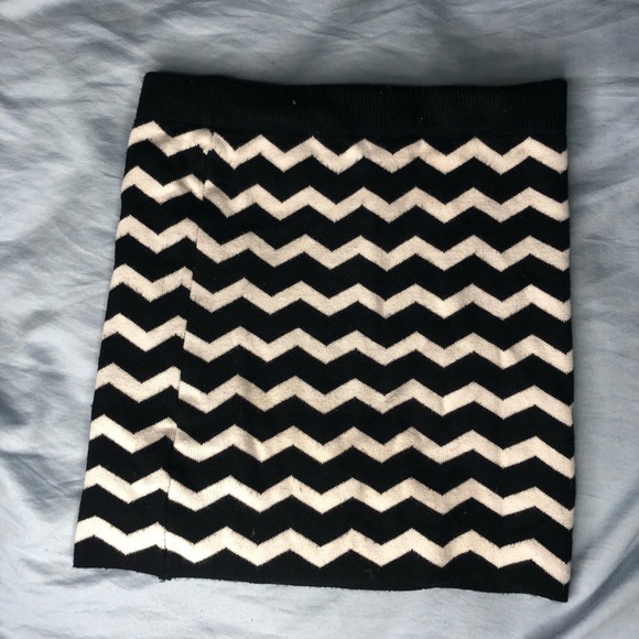 Skirt - Picture 2 of 2